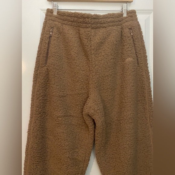 NWT SKIMS Teddy Joggers Sherpa Size Large - Picture 7 of 9